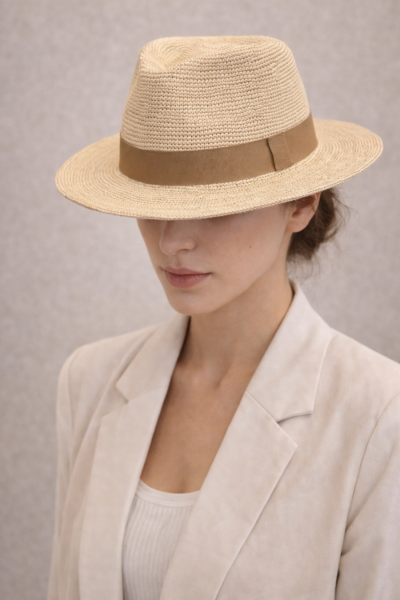 Chapeau en raphia naturel avec ruban — Accessoires