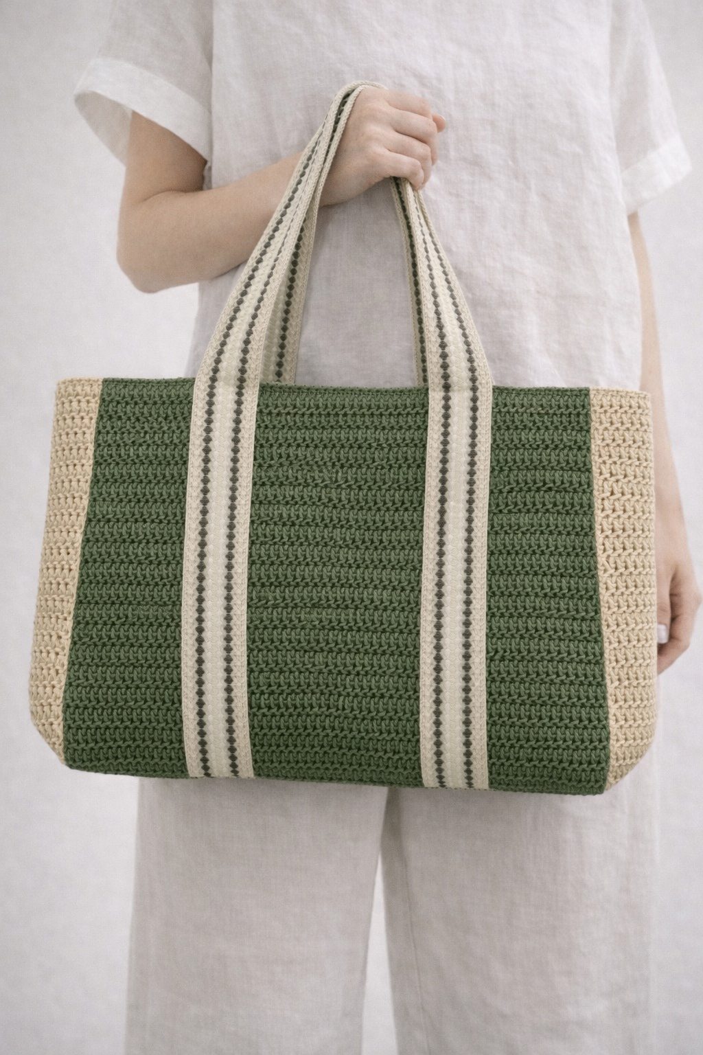 Sac cabas bicolore effet tressé — porté