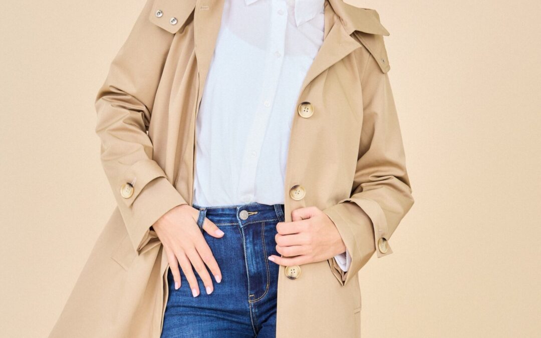 Comment porter un trench : 4 looks parisiens infaillibles