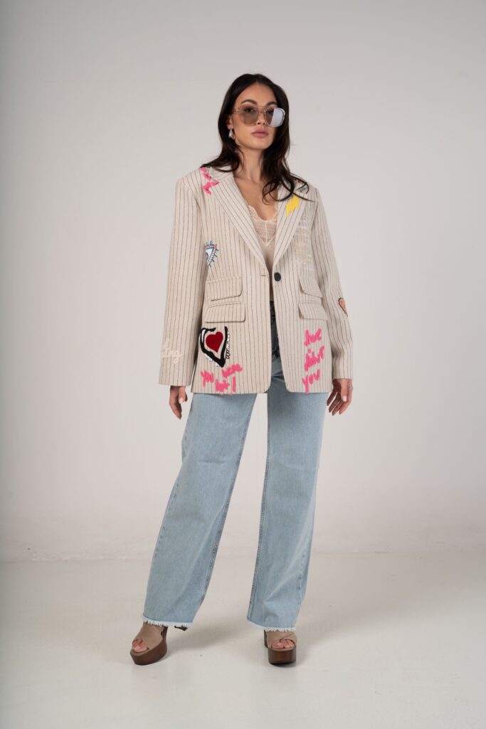 Veste brodée rayée beige – Style arty & statement — Vêtements