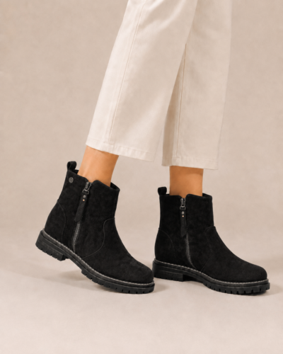 BOTTINES EN DAIM NOIR AVEC OUVERTURE