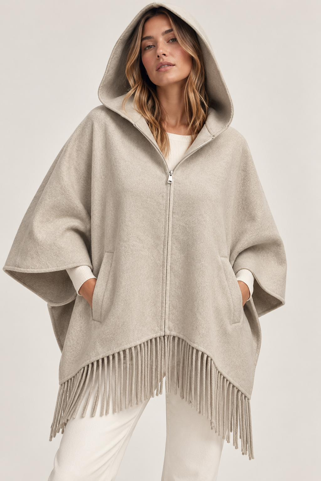 CAPE À CAPUCHE EN LAINE – FINITION FRANGÉE BEIGE – Image 2