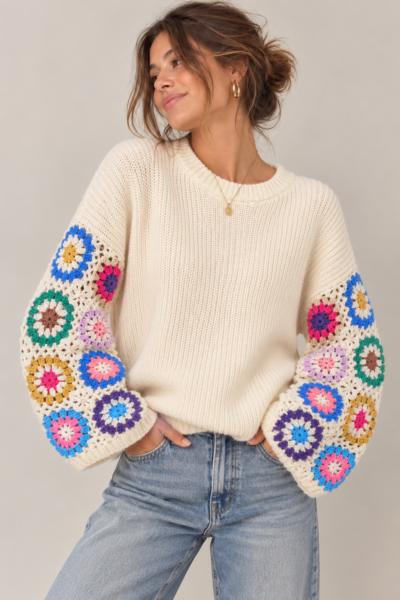 PULL EN MAILLE À MANCHES CROCHET MULTICOLORES ECRU
