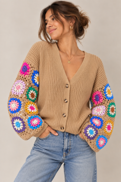 GILET EN MAILLE À MANCHES CROCHET MULTICOLORES CAMEL
