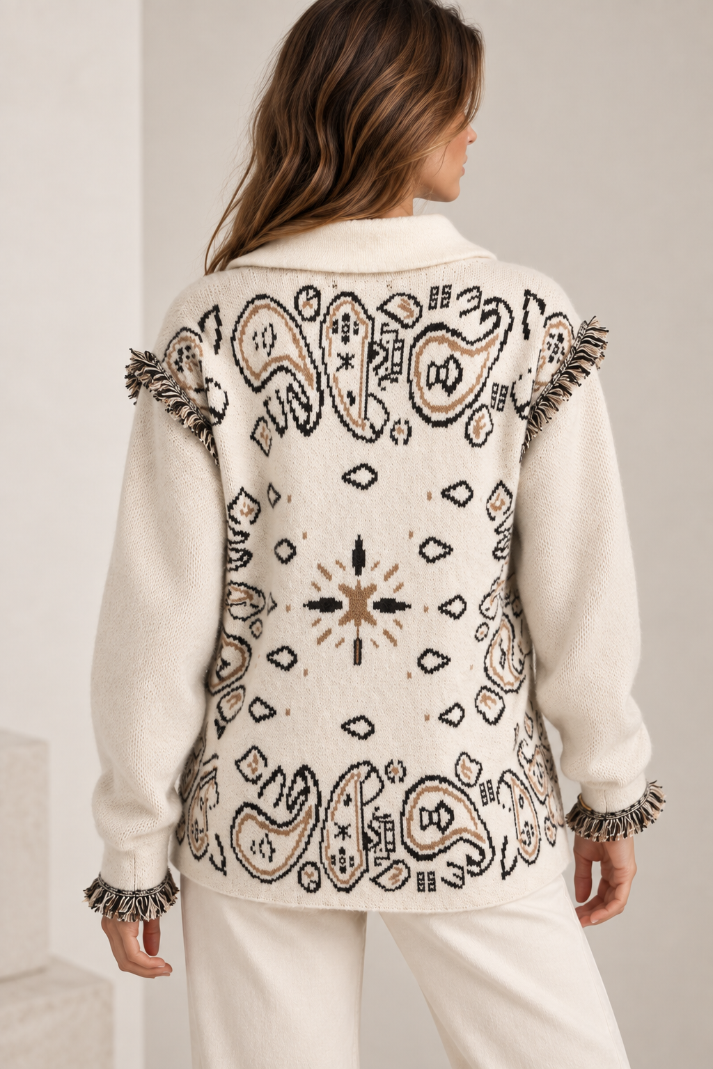 Gilet en maille à motifs paisley et franges ecru – Image 2