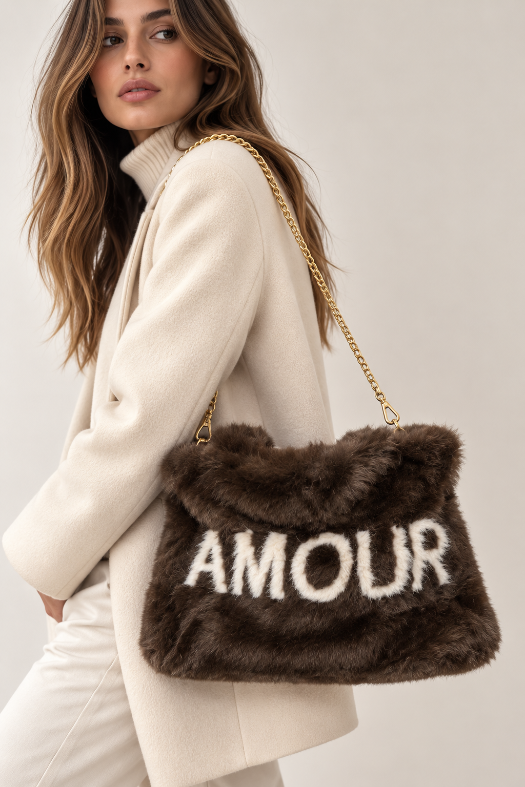 Sac doudou en fausse fourrure « AMOUR » Marron