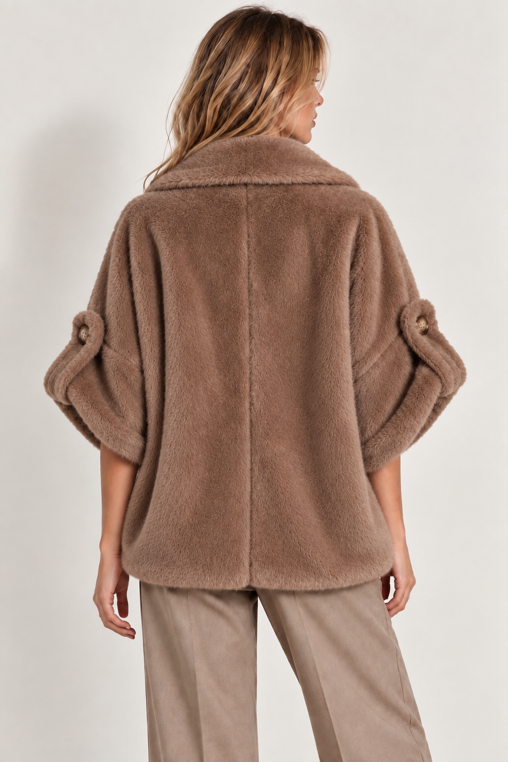 VESTE FOURRÉE EFFET FOURRURE – MANCHES 3/4 TAUPE – Image 2