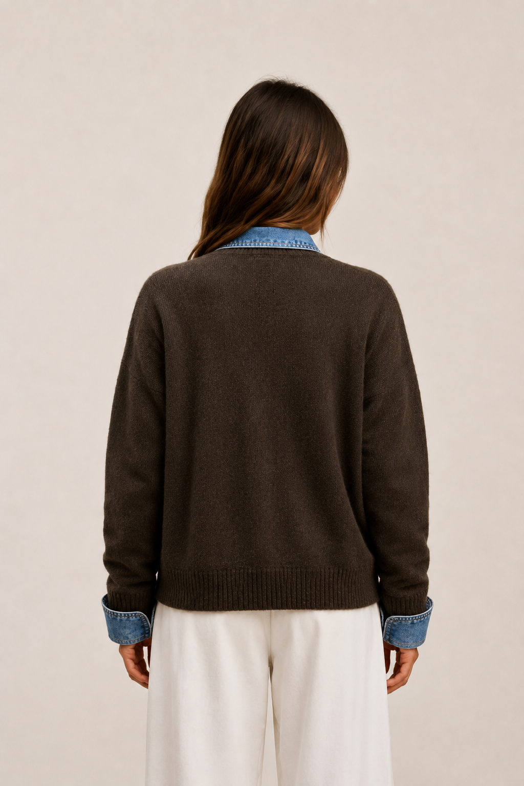 GILET EN MAILLE BOUTONNÉ À DÉTAILS EN DENIM Marron – Image 2