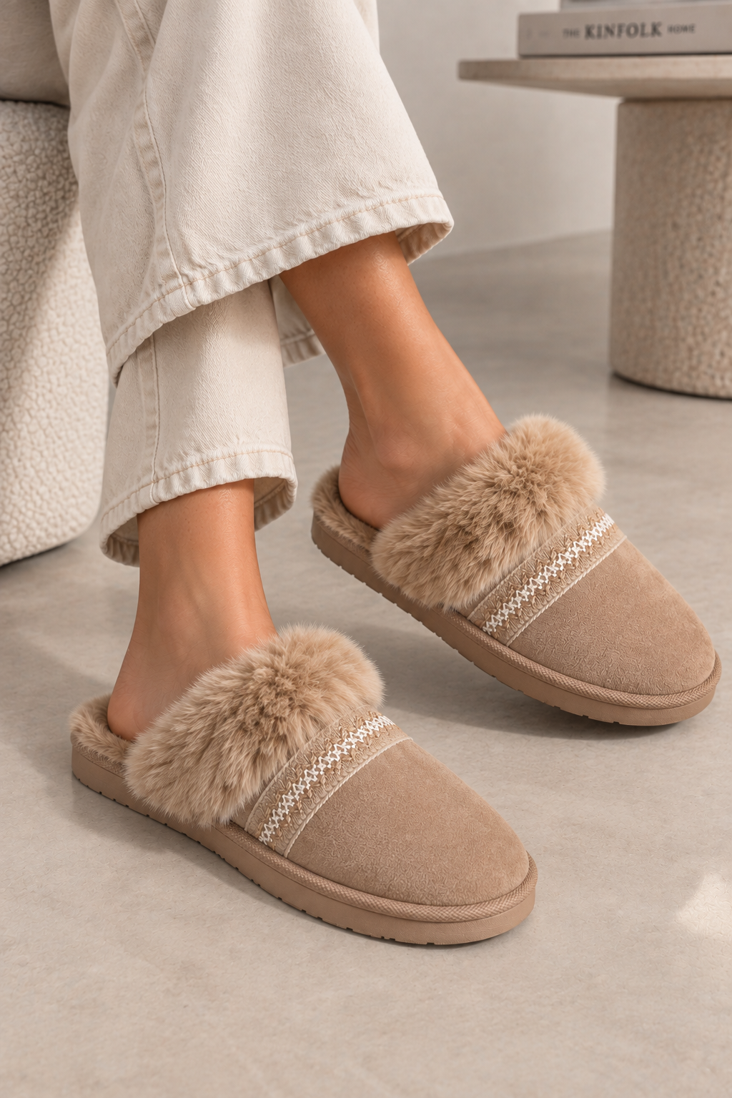 CHAUSSONS MULES FOURRÉS SUÉDINE BEIGE – Image 2
