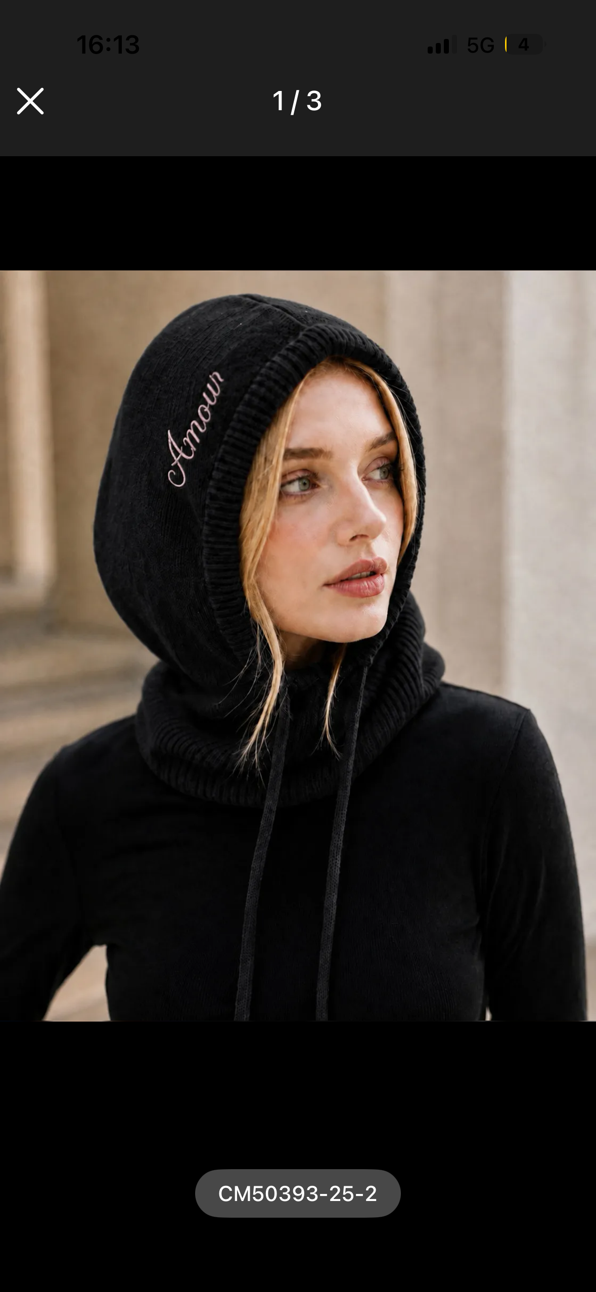 Cagoule en maille noir brodée AMOUR – Image 2